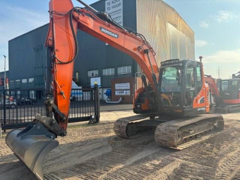 Kettenbagger of the type Doosan DX 140 LCR, Gebrauchtmaschine in MOL (Picture 3)