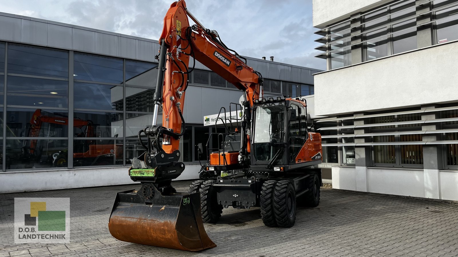 Kettenbagger des Typs Doosan DX 160W-7, Gebrauchtmaschine in Regensburg (Bild 1)