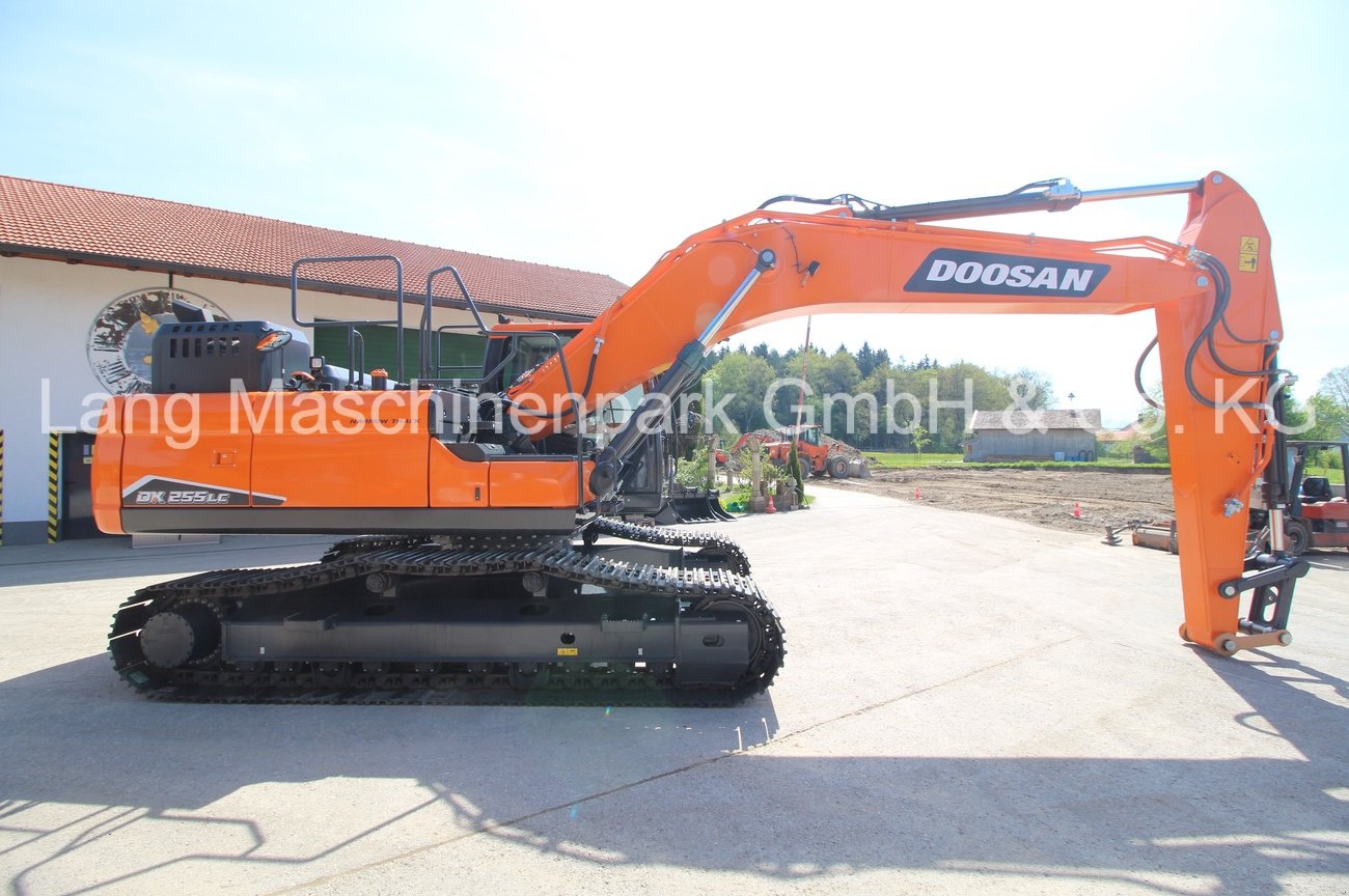 Kettenbagger des Typs Doosan DX 255 LC-7, Neumaschine in Petting (Bild 7)