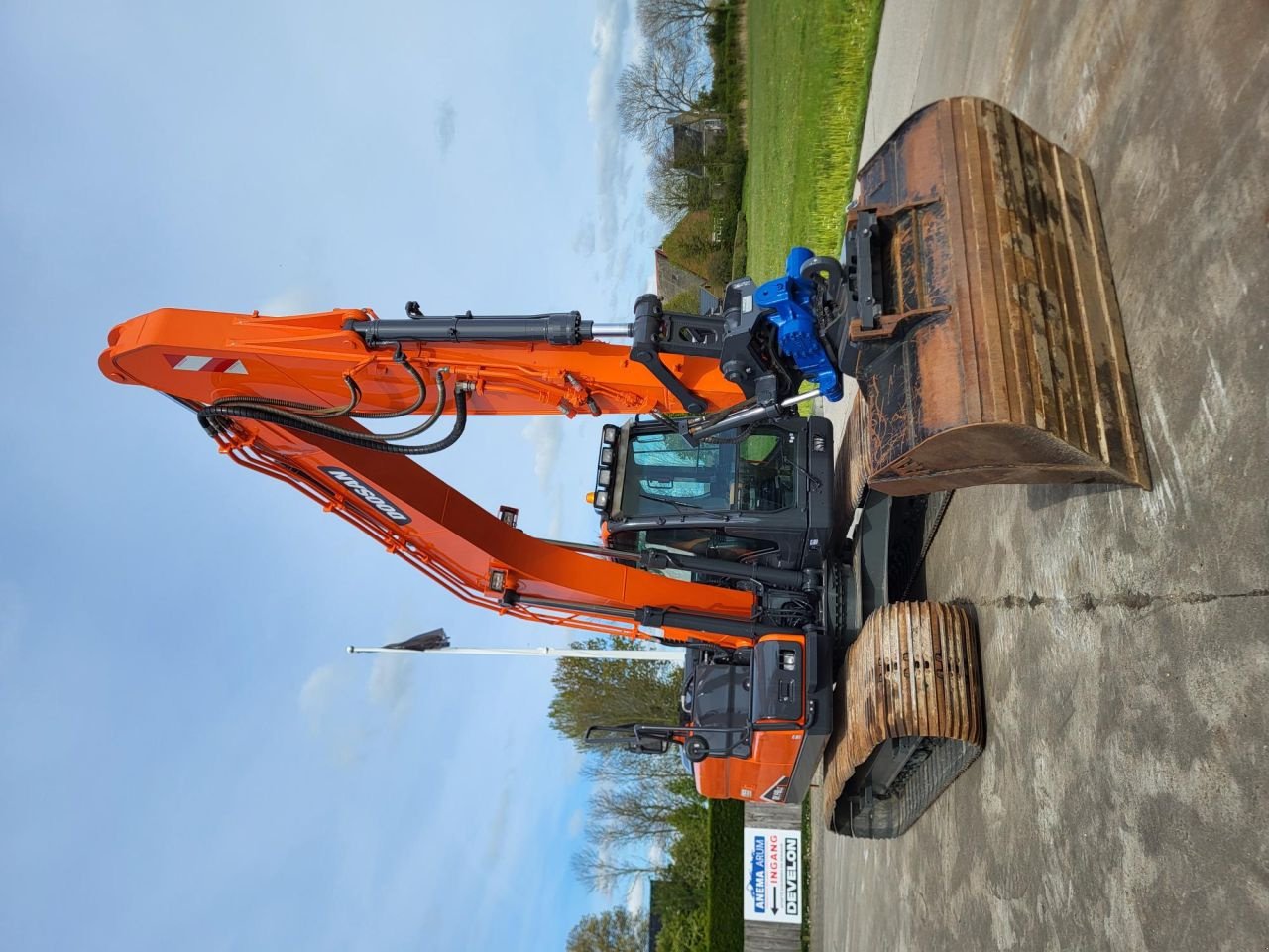 Kettenbagger of the type Doosan DX140LC-3, Gebrauchtmaschine in Arum (Picture 5)