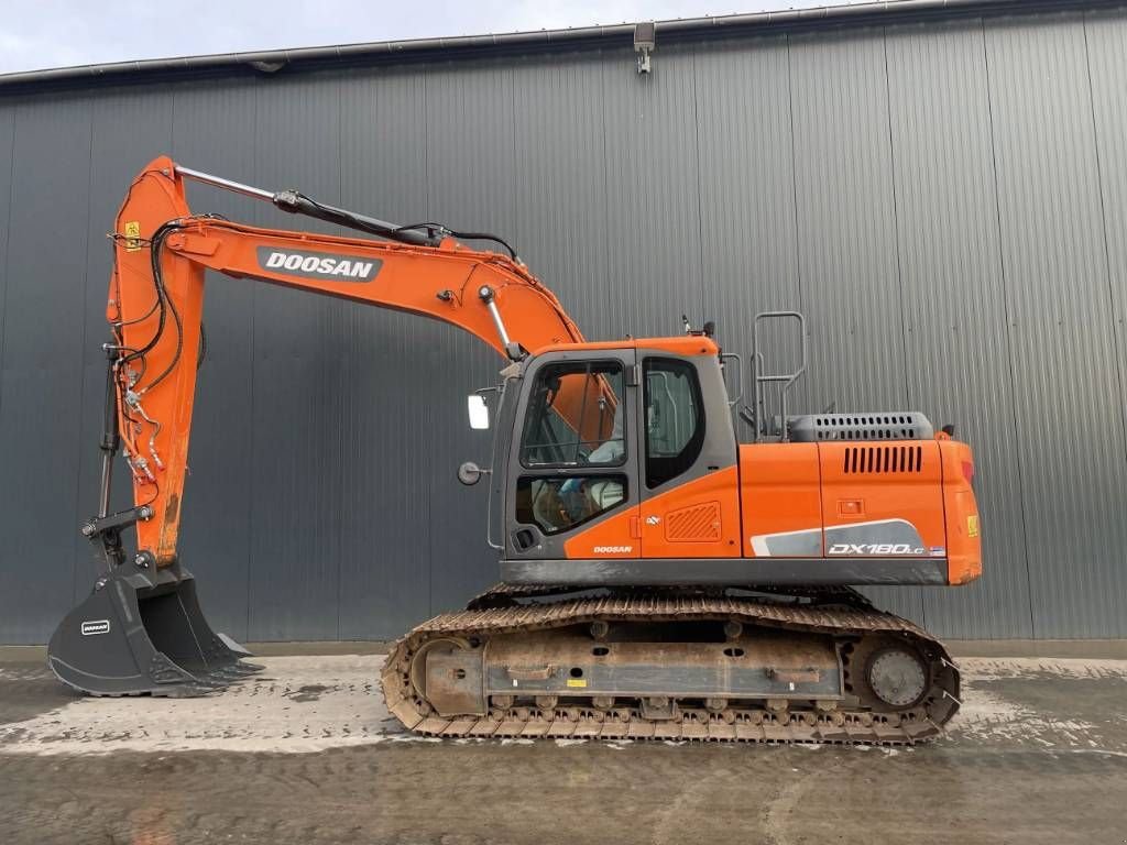 Kettenbagger of the type Doosan DX180LC-5, Gebrauchtmaschine in Venlo (Picture 2)