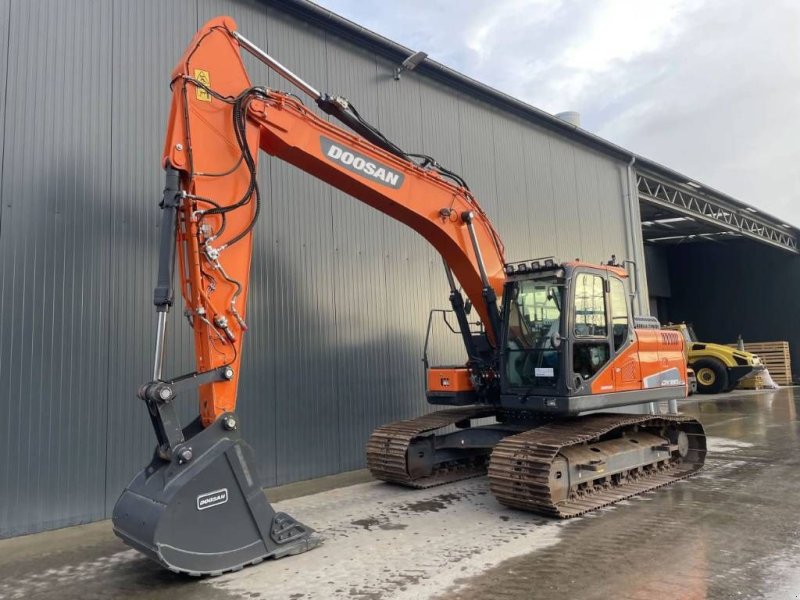 Kettenbagger of the type Doosan DX180LC-5, Gebrauchtmaschine in Venlo (Picture 1)