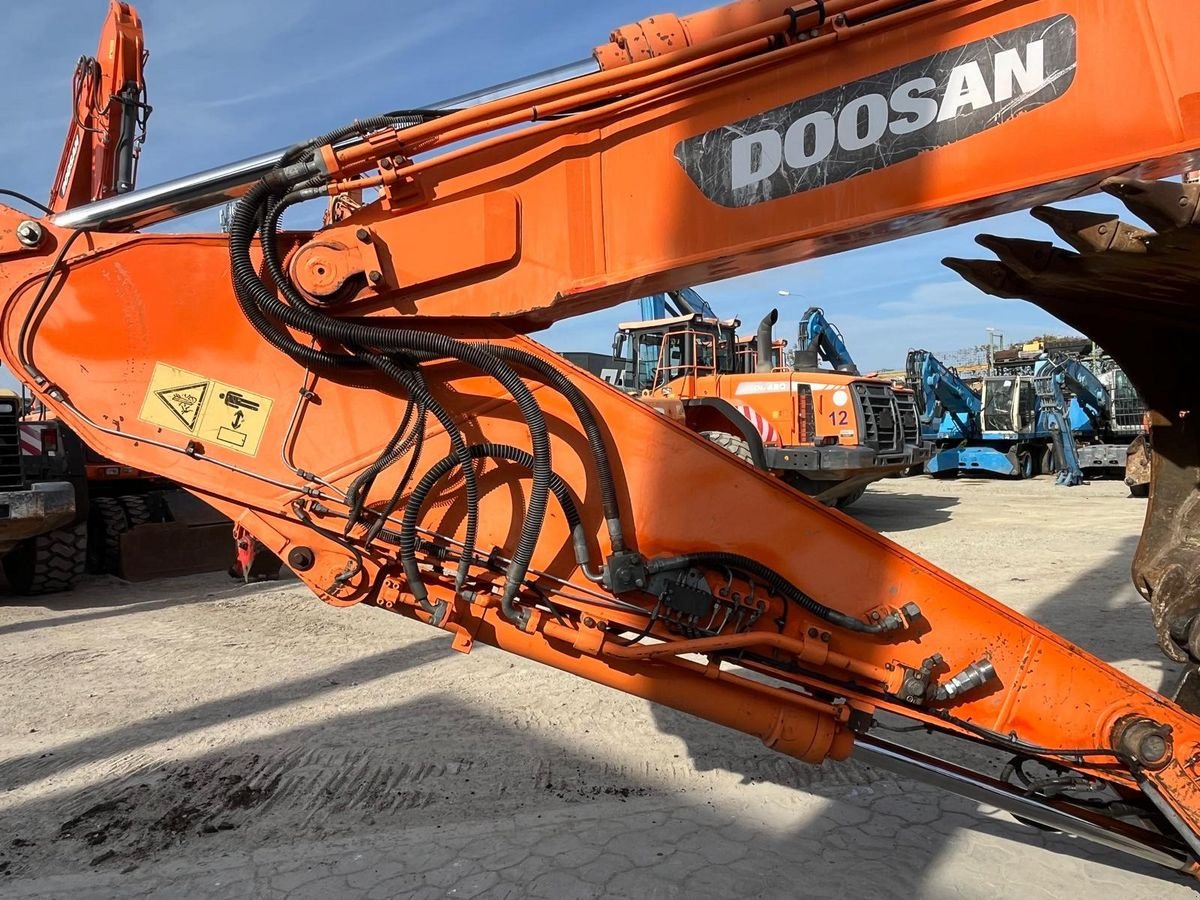 Kettenbagger del tipo Doosan DX235LCR, Gebrauchtmaschine en Gabersdorf (Imagen 3)