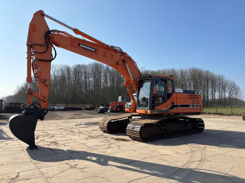 Kettenbagger del tipo Doosan DX255LC-3, Gebrauchtmaschine In Arum (Immagine 1)