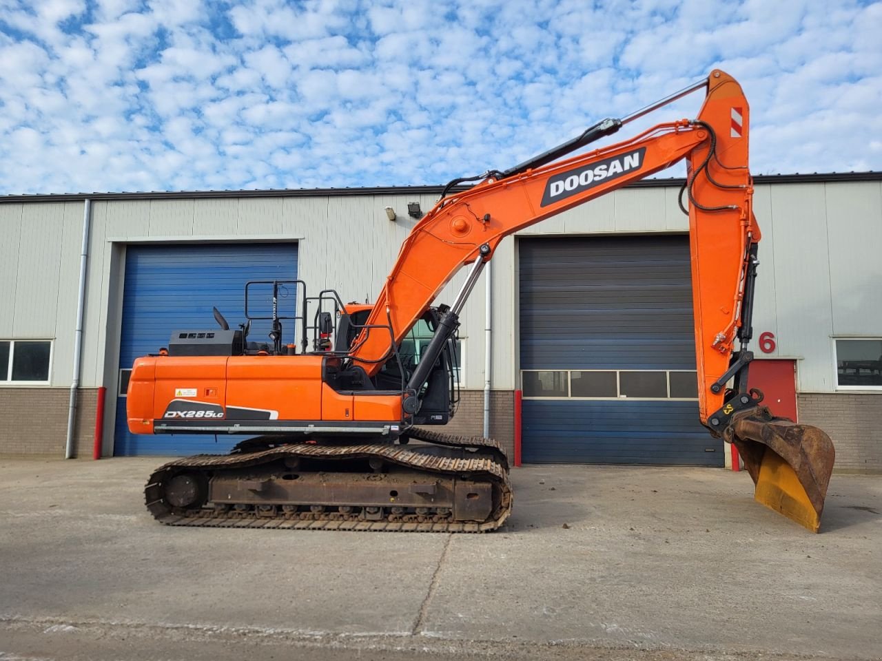 Kettenbagger typu Doosan DX255LC-5, Gebrauchtmaschine w Arum (Zdjęcie 4)