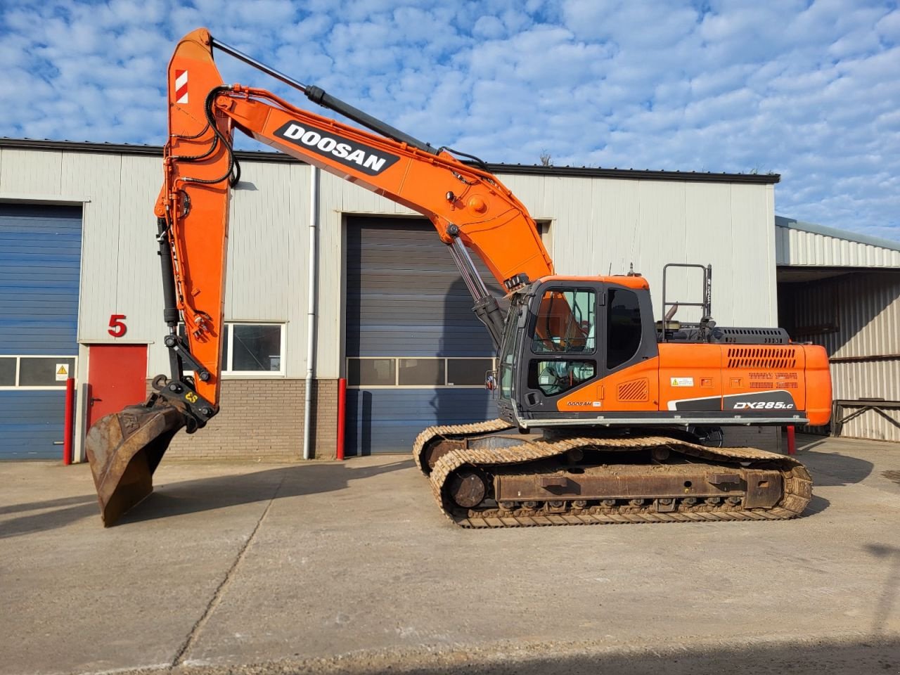 Kettenbagger van het type Doosan DX255LC-5, Gebrauchtmaschine in Arum (Foto 1)