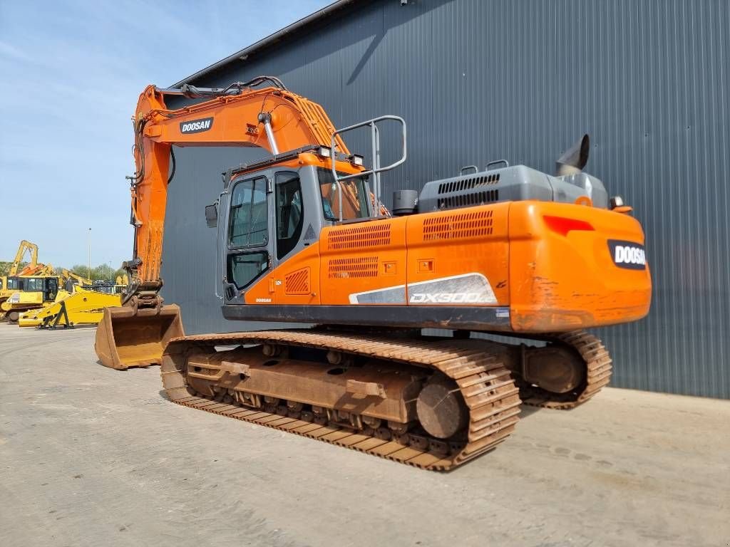 Kettenbagger du type Doosan DX300 LC-5, Gebrauchtmaschine en Venlo (Photo 3)