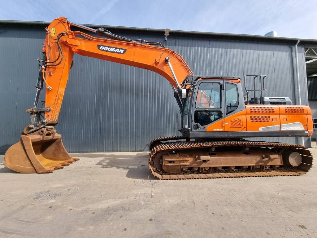 Kettenbagger of the type Doosan DX300LC-5, Gebrauchtmaschine in Venlo (Picture 2)