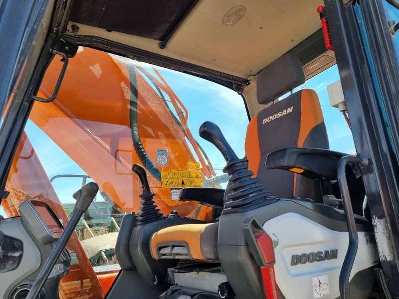 Kettenbagger van het type Doosan DX340 LC-3, Gebrauchtmaschine in Gabersdorf (Foto 11)