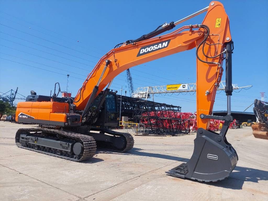 Kettenbagger of the type Doosan DX360LC-7M (2 pieces available), Neumaschine in Stabroek (Picture 8)