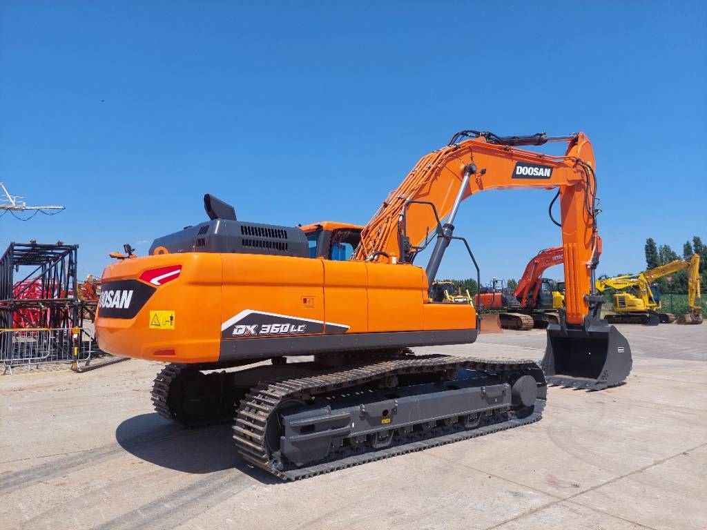 Kettenbagger of the type Doosan DX360LC-7M (2 pieces available), Neumaschine in Stabroek (Picture 5)