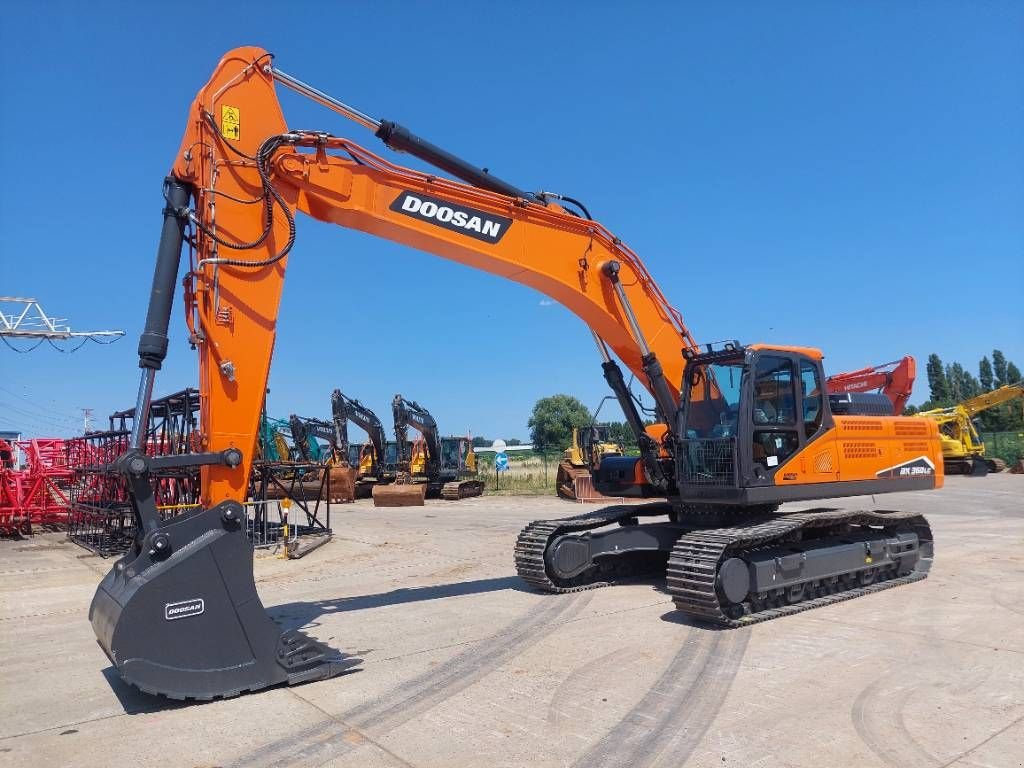 Kettenbagger van het type Doosan DX360LC-7M (2 pieces available), Neumaschine in Stabroek (Foto 3)