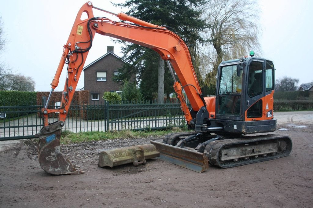 Kettenbagger of the type Doosan DX80R, Gebrauchtmaschine in Antwerpen (Picture 1)