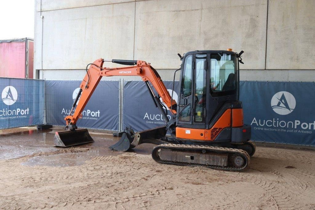 Kettenbagger du type Hitachi AX38U-5, Gebrauchtmaschine en Antwerpen (Photo 3)