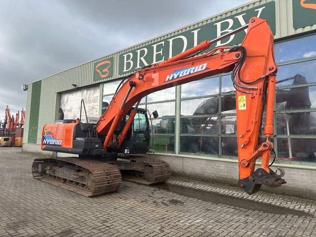 Kettenbagger van het type Hitachi ZH 210 LC-5 B, Gebrauchtmaschine in Roosendaal (Foto 3)