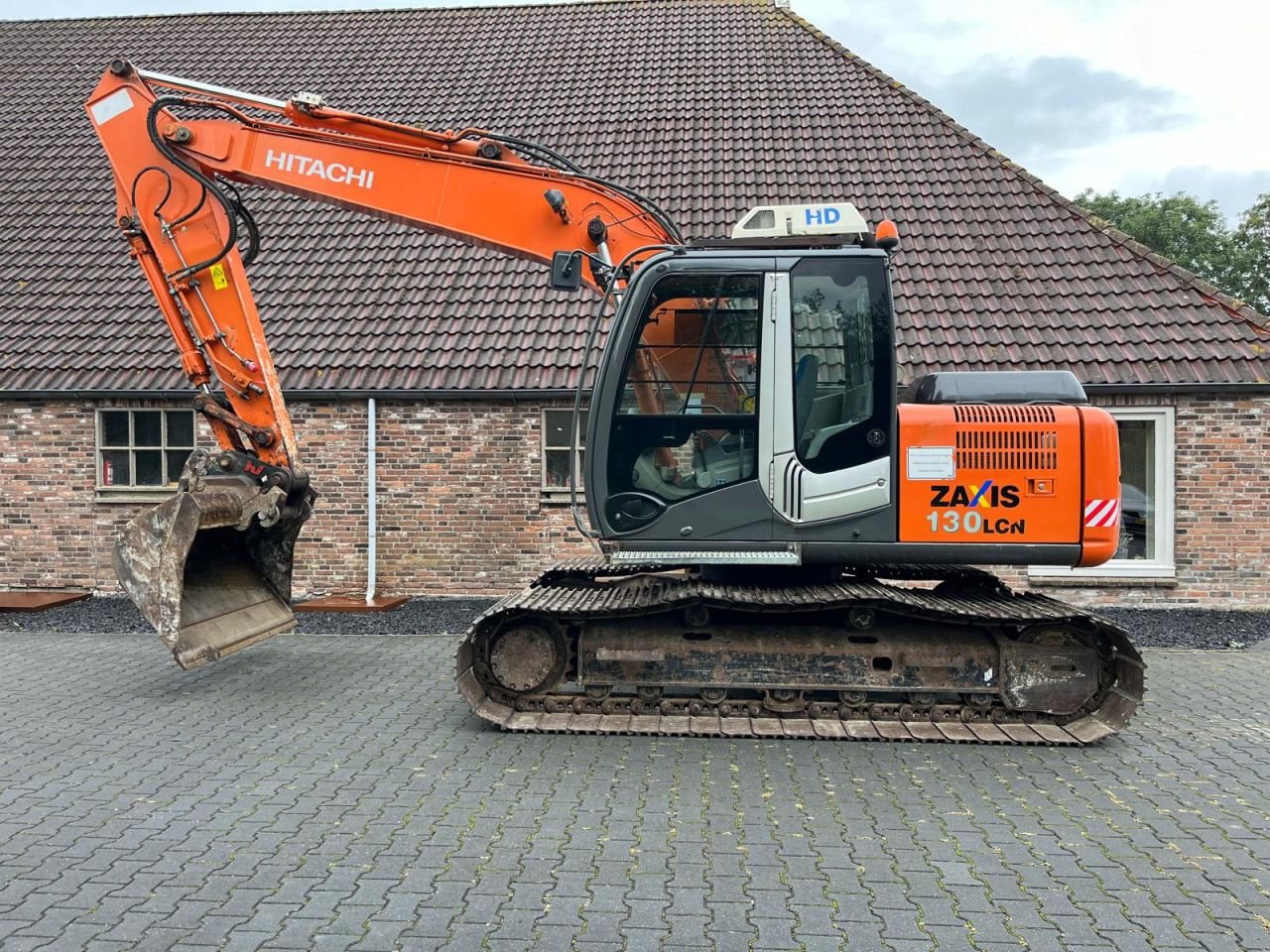 Kettenbagger van het type Hitachi ZX 130 LC N - 3, Gebrauchtmaschine in Nijelamer (Foto 1)