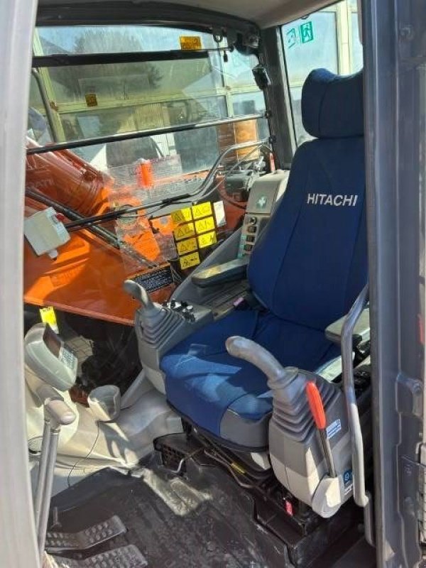 Kettenbagger Türe ait Hitachi ZX 135 US-3, Gebrauchtmaschine içinde Roosendaal (resim 10)