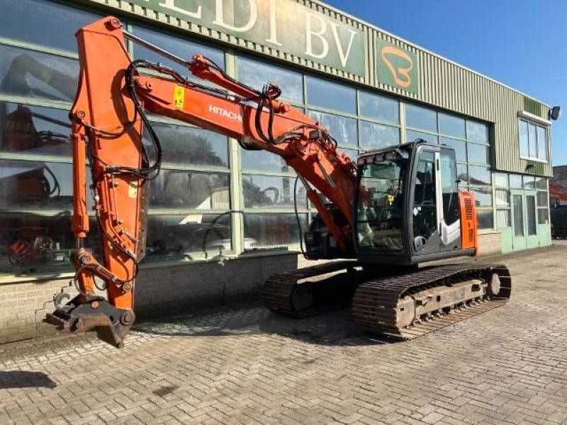 Kettenbagger des Typs Hitachi ZX 135 US-3, Gebrauchtmaschine in Roosendaal (Bild 3)