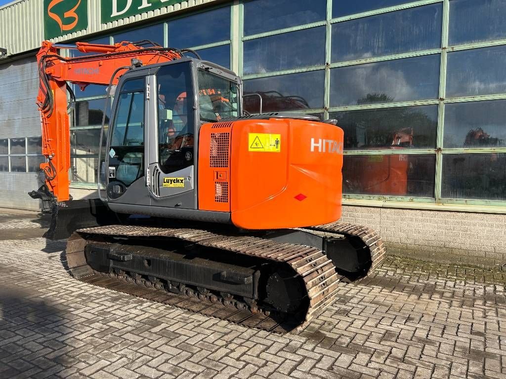 Kettenbagger des Typs Hitachi ZX 135 US-3, Gebrauchtmaschine in Roosendaal (Bild 4)