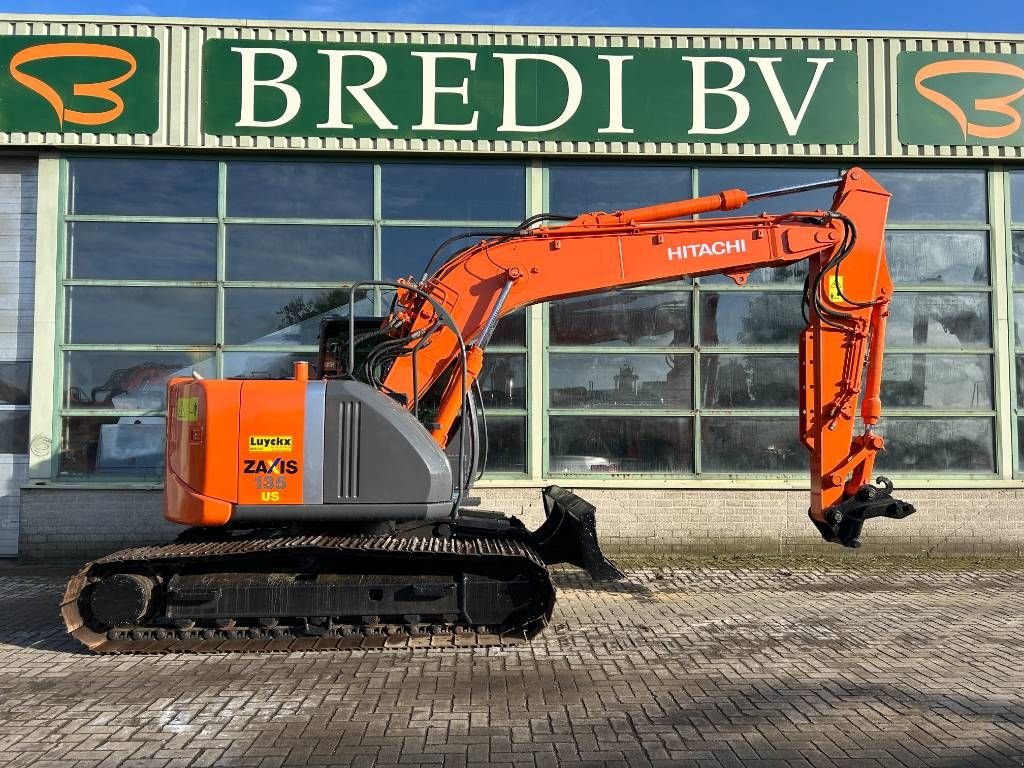 Kettenbagger of the type Hitachi ZX 135 US-3, Gebrauchtmaschine in Roosendaal (Picture 2)