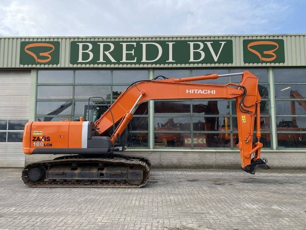 Kettenbagger des Typs Hitachi ZX 180 LC N-3, Gebrauchtmaschine in Roosendaal (Bild 2)