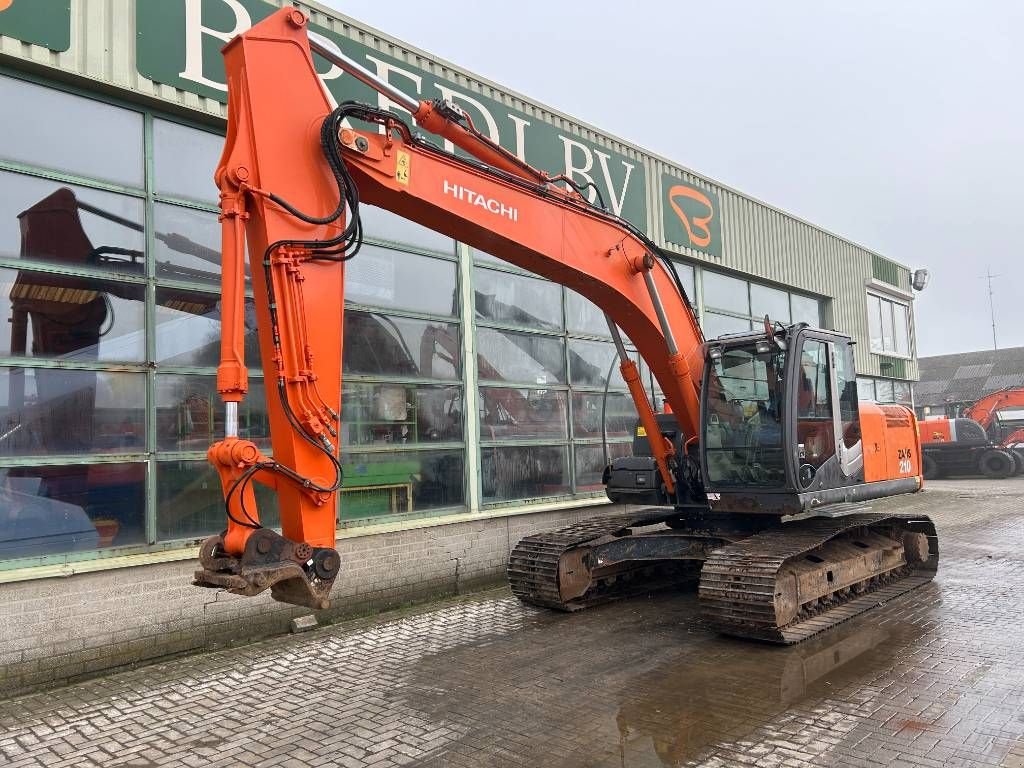 Kettenbagger du type Hitachi ZX 210-3, Gebrauchtmaschine en Roosendaal (Photo 1)