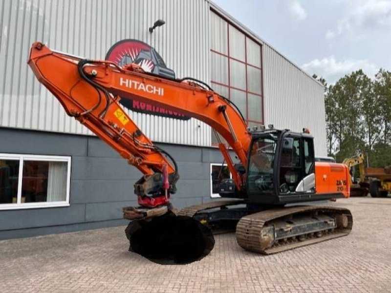 Kettenbagger a típus Hitachi ZX 210 LC-5 B, rototilt and grip, 2x bucket, Gebrauchtmaschine ekkor: Uitgeest (Kép 1)