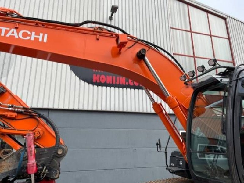 Kettenbagger van het type Hitachi ZX 210 LC-5 B, rototilt and grip, 2x bucket, Gebrauchtmaschine in Uitgeest (Foto 9)