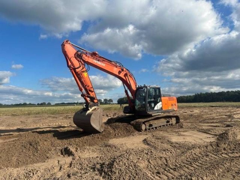 Kettenbagger van het type Hitachi ZX 210 LC-5 B, Gebrauchtmaschine in Roosendaal (Foto 2)