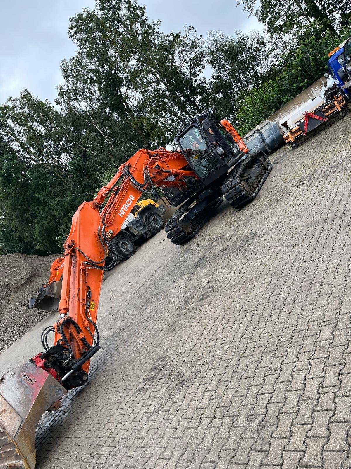 Kettenbagger Türe ait Hitachi ZX 225 US-6, Gebrauchtmaschine içinde Affing  (resim 2)