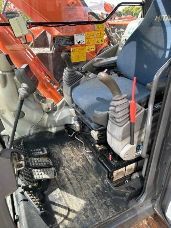 Kettenbagger a típus Hitachi ZX 225 US LC-3, Gebrauchtmaschine ekkor: Roosendaal (Kép 11)