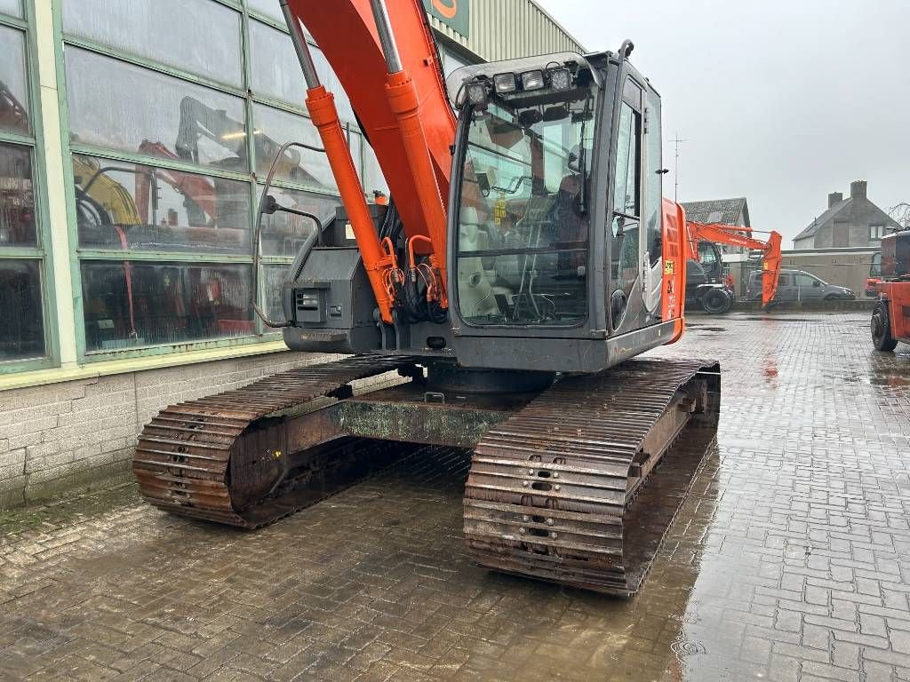 Kettenbagger of the type Hitachi ZX 225 US LC-3, Gebrauchtmaschine in Roosendaal (Picture 8)