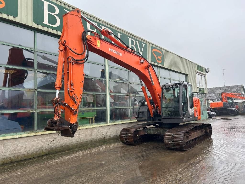 Kettenbagger des Typs Hitachi ZX 225 US LC-3, Gebrauchtmaschine in Roosendaal (Bild 3)