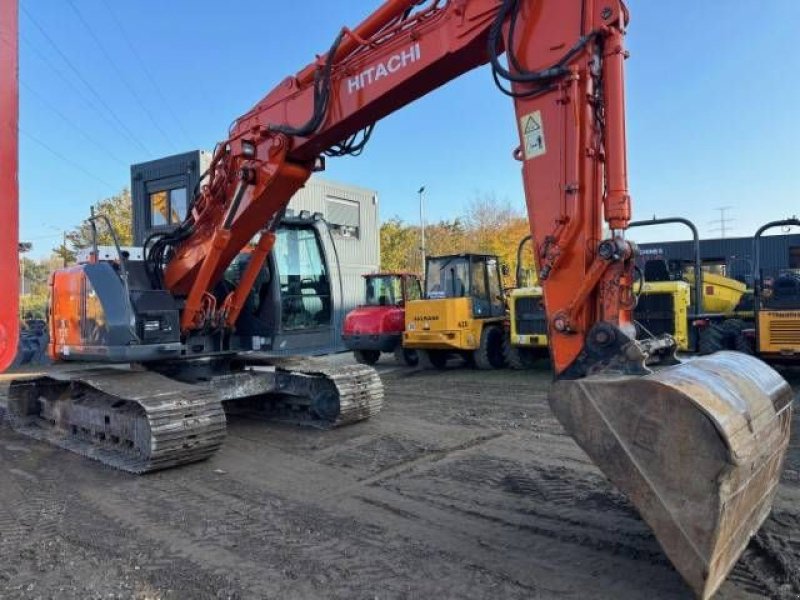 Kettenbagger van het type Hitachi ZX 225 US LC-3, Gebrauchtmaschine in MOL (Foto 3)