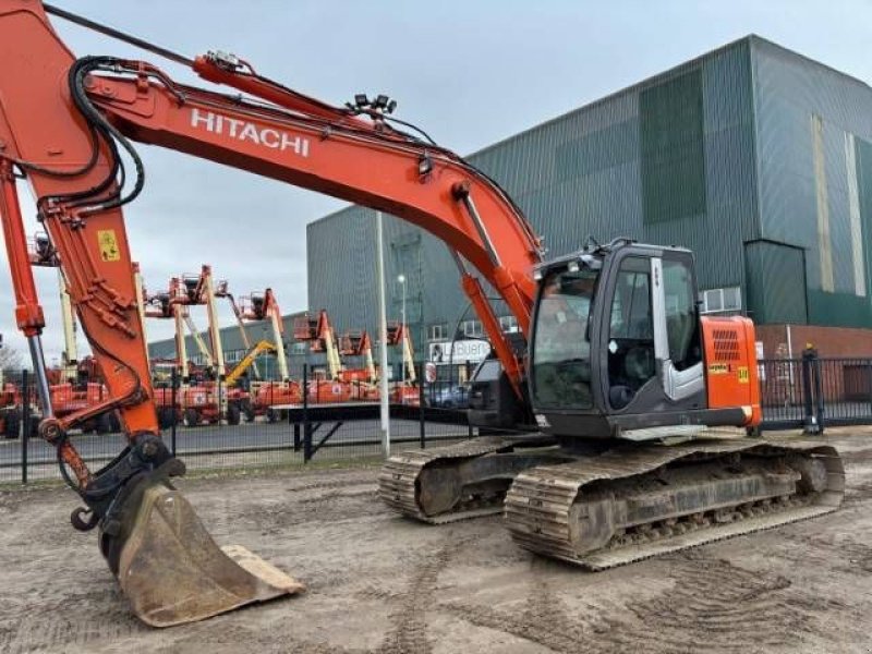 Kettenbagger от тип Hitachi ZX 225 US LC-3, Gebrauchtmaschine в MOL (Снимка 3)