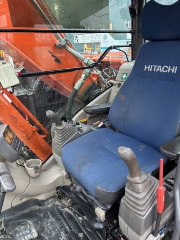 Kettenbagger от тип Hitachi ZX 225 US LC-3, Gebrauchtmaschine в MOL (Снимка 6)