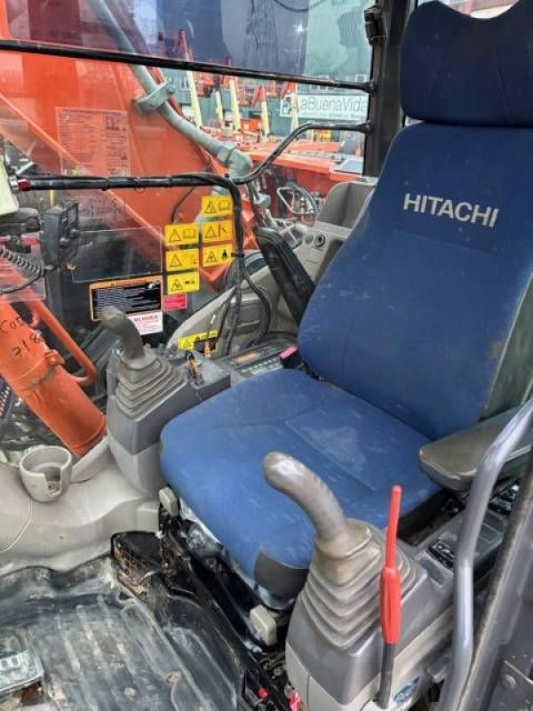 Kettenbagger от тип Hitachi ZX 225 US LC-3, Gebrauchtmaschine в MOL (Снимка 5)