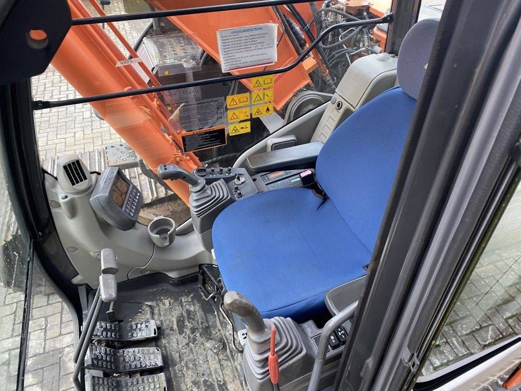 Kettenbagger a típus Hitachi ZX 225 USR LC-3, Gebrauchtmaschine ekkor: Roosendaal (Kép 4)