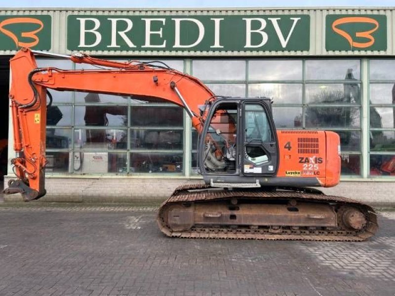 Kettenbagger of the type Hitachi ZX 225 USR LC-3, Gebrauchtmaschine in Roosendaal (Picture 3)