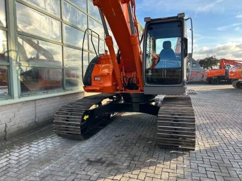 Kettenbagger typu Hitachi ZX 225 USR LC, Gebrauchtmaschine w Roosendaal (Zdjęcie 8)