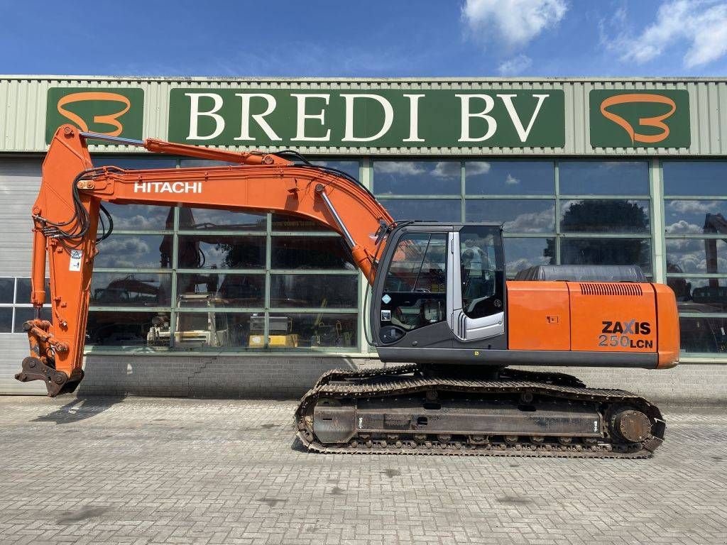 Kettenbagger of the type Hitachi ZX 250 LC-3, Gebrauchtmaschine in Roosendaal (Picture 1)