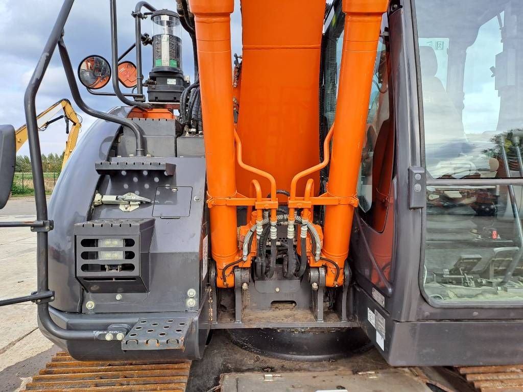 Kettenbagger typu Hitachi ZX135US-6, Gebrauchtmaschine w Stabroek (Zdjęcie 11)