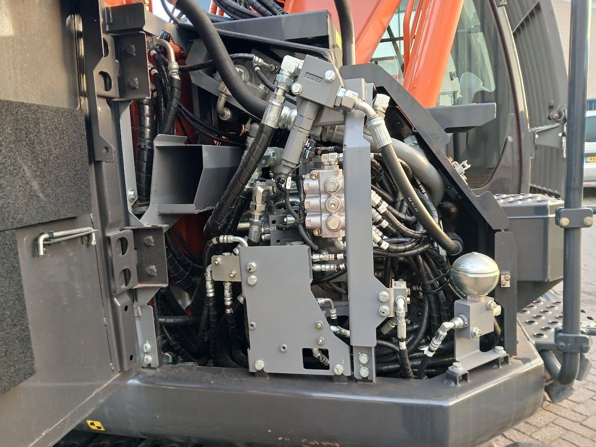 Kettenbagger typu Hitachi ZX135US-7, Gebrauchtmaschine w Westwoud (Zdjęcie 10)