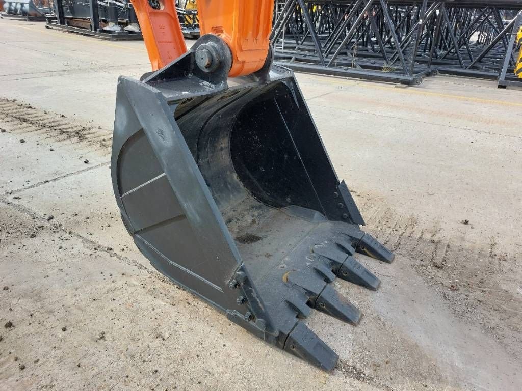 Kettenbagger za tip Hitachi ZX220 LC (Abu Dhabi), Gebrauchtmaschine u Stabroek (Slika 4)