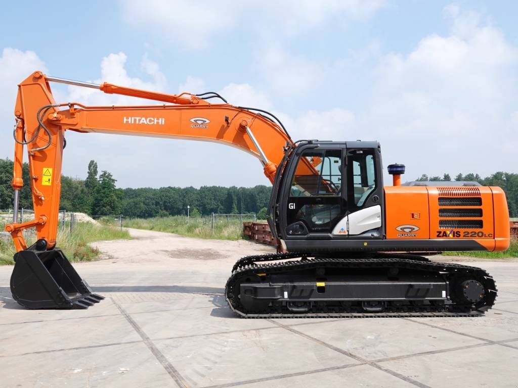 Kettenbagger of the type Hitachi ZX220LC - New / Unused / ISUZU Engine, Neumaschine in Veldhoven (Picture 1)