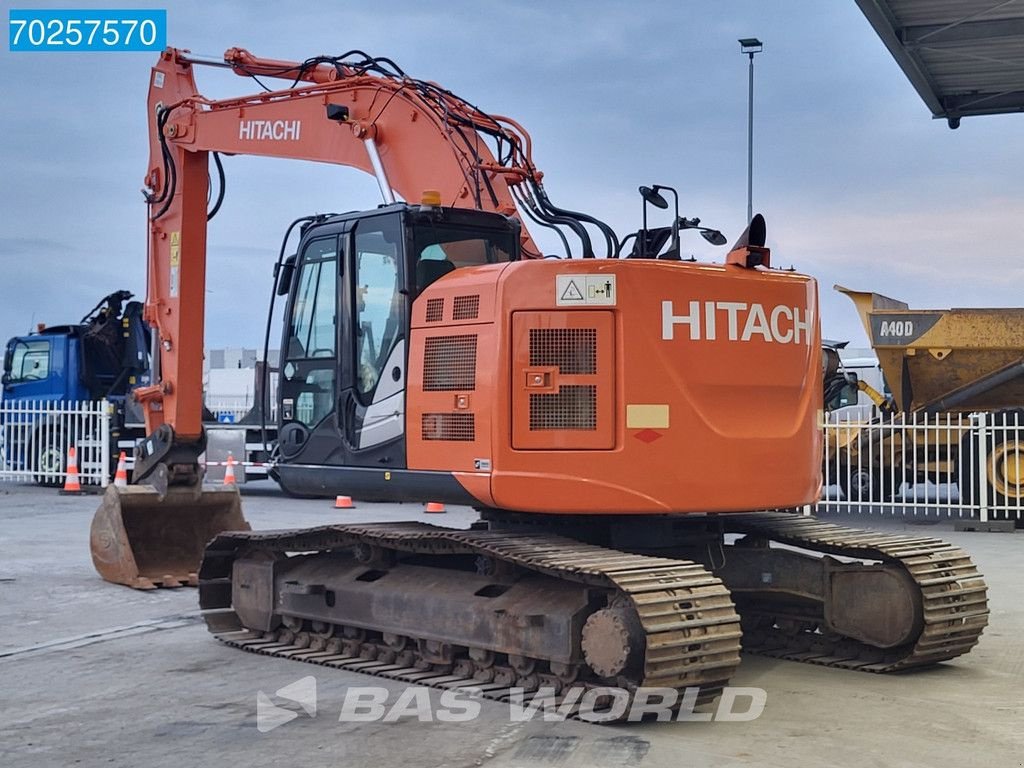 Kettenbagger van het type Hitachi ZX225 USLC -5, Gebrauchtmaschine in Veghel (Foto 2)