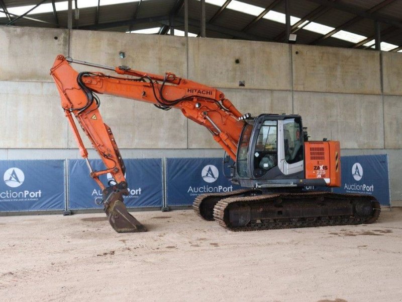 Kettenbagger of the type Hitachi ZX225US-3, Gebrauchtmaschine in Antwerpen (Picture 1)