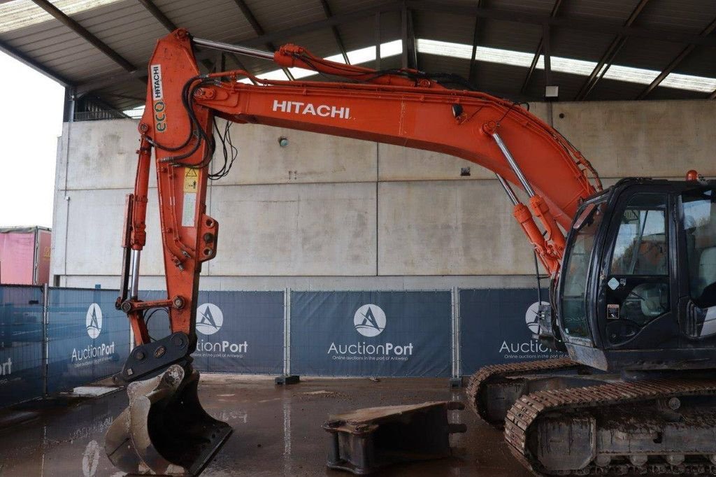 Kettenbagger Türe ait Hitachi ZX225USLC-5B, Gebrauchtmaschine içinde Antwerpen (resim 10)