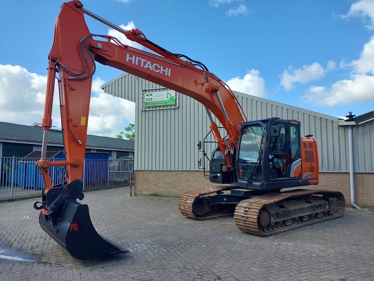 Kettenbagger of the type Hitachi ZX225USLC-7, Gebrauchtmaschine in Westwoud (Picture 1)