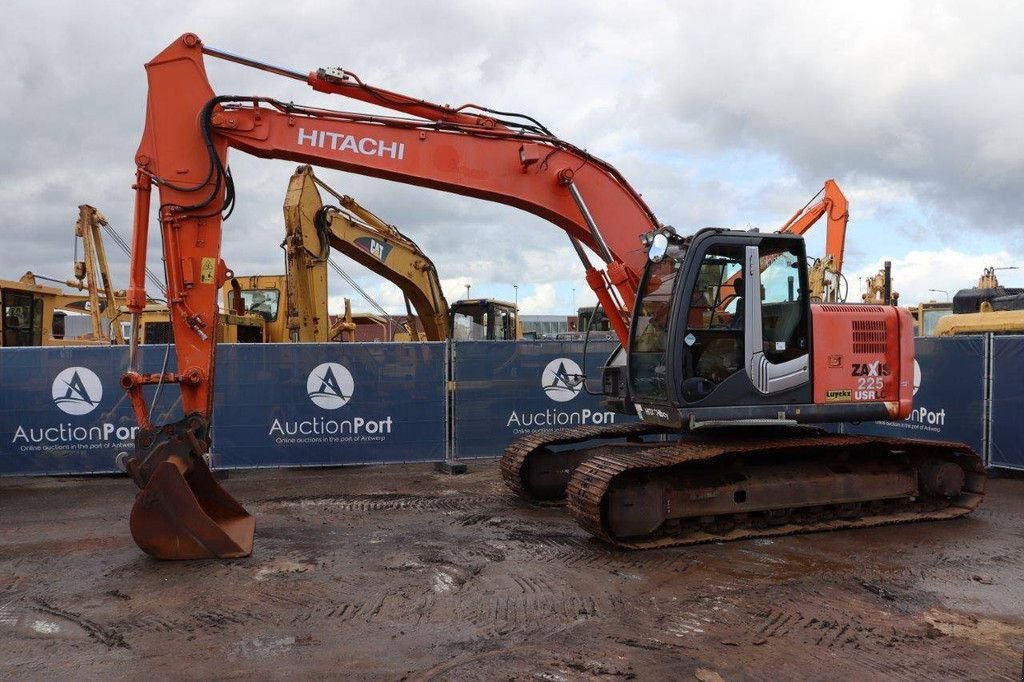 Kettenbagger van het type Hitachi ZX225USRLC-3, Gebrauchtmaschine in Antwerpen (Foto 1)